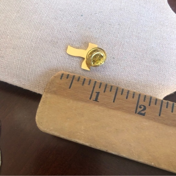Vintage  Cross Pin - Picture 3 of 3